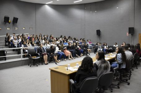 Alunos da EMEB Antônio Pinto realizam Projeto Interdisciplinar na Câmara em Cajamar