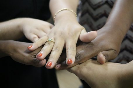 Inclusão no mercado de trabalho é tema prioritário para população negra no Brasil, diz pesquisa