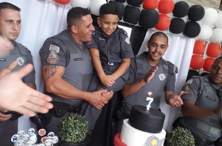 Menino realiza sonho e se emociona ao ganhar festa de aniversário com a presença de PMs