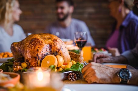 Mindful eating: comer com atenção plena é a chave para manter o equilíbrio durante as festas de fim de ano