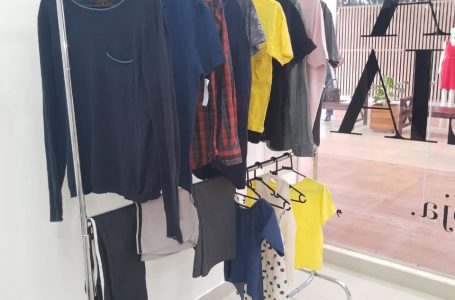 Loja Vazia recebe doações de roupas e sapatos usados em Goiás