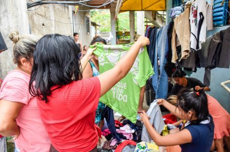 População do bairro Roseira recebe o Varal Solidário em Cajamar