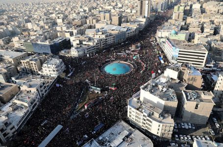 Ao menos 40 pessoas morrem pisoteadas em funeral de Soleimani, no Irã