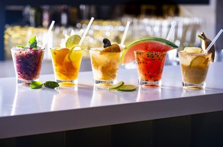 Hit do verão, caipirinha ganha combinações inusitadas