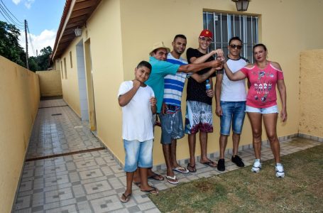 Prefeitura realiza entrega de seis casas populares no Cimiga eem Cajamar