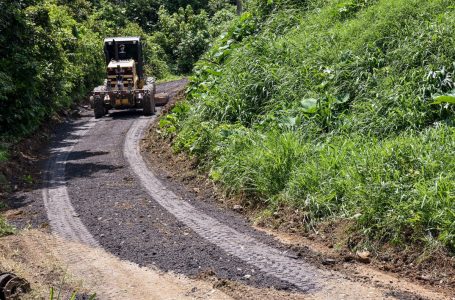 Prefeitura realiza nivelamento e cascalhamento na Rua do Sesi em Cajamar