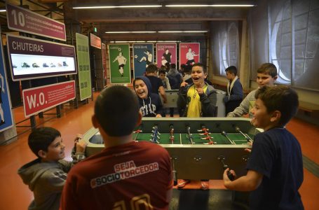 Museu do Futebol oferece entrada gratuita para doador de chuteiras