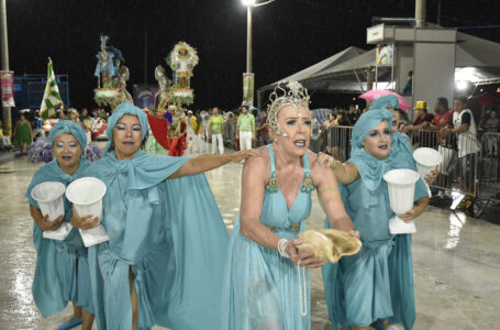 Famílias prestigiam o desfile do Grupo de Acesso em Jundiaí