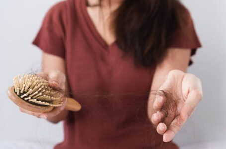 Desordens sistêmicas e o novo coronavírus podem levar a queda de cabelo