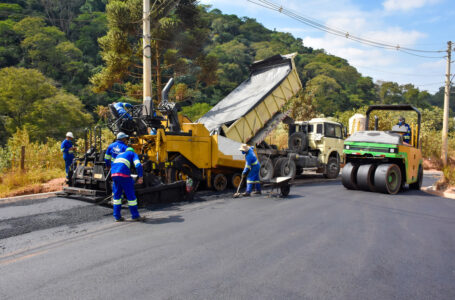 Ruas do bairro São Benedito recebem asfalto pela primeira vez em Cajamar