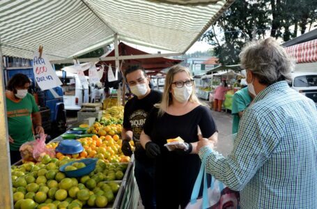 Mil máscaras são entregues aos fregueses na feira do Agapeama em Jundiaí