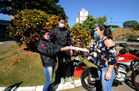 CEC entrega máscaras de tecido para motoboys na região do Anhangabaú em Jundiaí