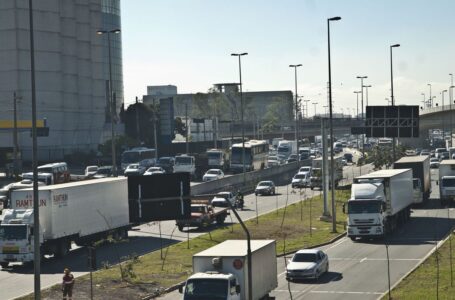 São Paulo retoma e amplia rodízio de veículos para conter coronavírus