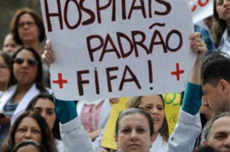 Por hospitais públicos padrão FIFA