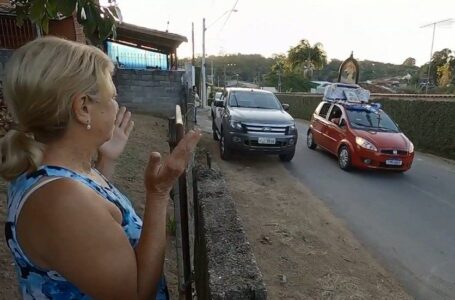 Impedidos de ir à igreja, fiéis de Jundiaí ciram ‘terço móvel’