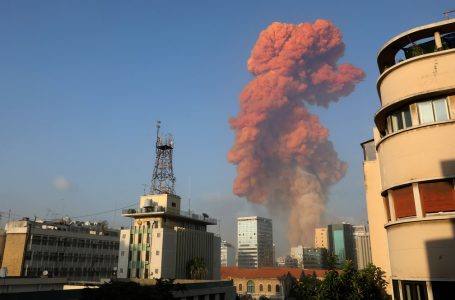 Grande explosão atinge área portuária de Beirute; governo cita ‘alto número de feridos’ no Líbano