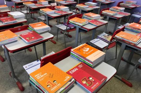 Estado paga mais de R$ 350 milhões de bônus para 166 mil servidores da Educação