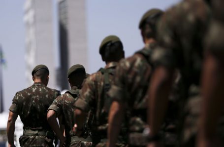 Militares estão vacinados contra aventura golpista, diz cientista político