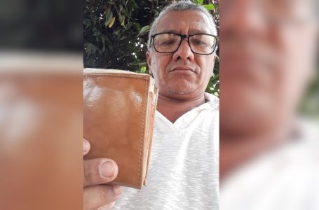 Cortador de cana acha carteira com R$ 8 mil em banco de praça e devolve ao dono, em Itapuranga