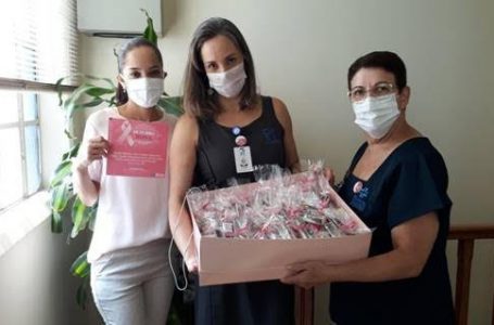 Hospital São Vicente recebe batons da Mary Kay para pacientes em tratamento oncológico