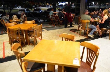 Nas redes sociais, bares e restaurantes criam feira do rolo