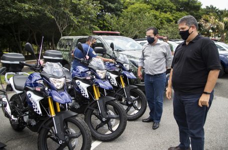 Reforço na Segurança: prefeito e vice entregam novas viaturas e motocicletas para a GCM