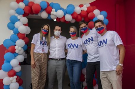 Secretário de Indústria, Comércio e Desenvolvimento Econômico participa de inauguração da escola KNN Idiomas em Itupeva