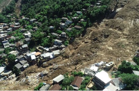 Mortes em Petrópolis chegam a 178 por causa da tragédia